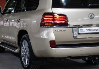 Подержанный автомобиль Lexus LX 2008 года (25 фото)