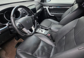 Подержанный автомобиль Kia Sorento 2010 года (9 фото)