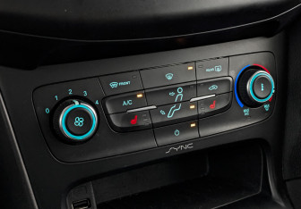 Подержанный автомобиль Ford Focus Hatchback 2018 года (25 фото)