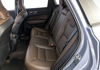 Подержанный автомобиль Volvo XC60 2021 года (18 фото)