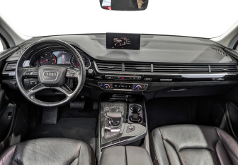 Подержанный автомобиль Audi Q7 2016 года (13 фото)