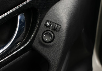 Подержанный автомобиль Nissan X-Trail 2015 года (17 фото)