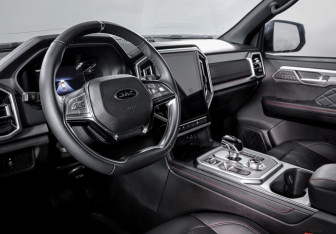 Подержанный автомобиль JAC T9 2025 года (14 фото)