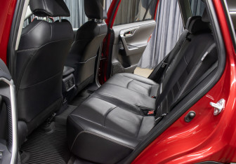 Подержанный автомобиль Toyota RAV4 2021 года (12 фото)