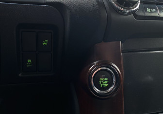 Подержанный автомобиль Toyota Land Cruiser Prado 2013 года (17 фото)