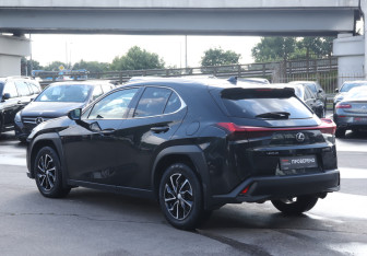 Подержанный автомобиль Lexus UX 2019 года (7 фото)