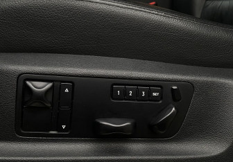 Подержанный автомобиль Porsche Cayenne 2004 года (19 фото)