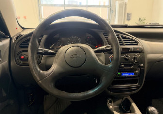 Подержанный автомобиль Chevrolet Lanos 2008 года (14 фото)