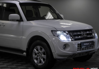 Подержанный автомобиль Mitsubishi Pajero 2011 года (18 фото)