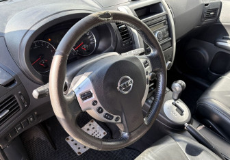 Подержанный автомобиль Nissan X-Trail 2011 года (13 фото)
