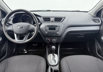 Подержанный автомобиль Kia Rio Sedan 2013 года (12 фото)