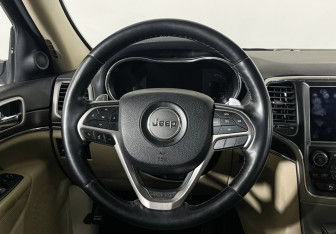 Подержанный автомобиль Jeep Grand Cherokee 2018 года (14 фото)