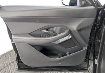 Подержанный автомобиль Jaguar E-Pace 2018 года (19 фото)