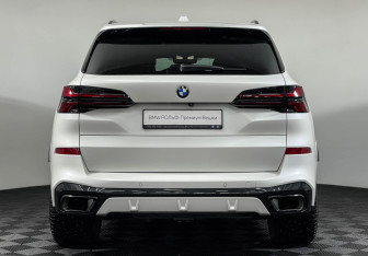 Подержанный автомобиль BMW X5 2023 года (4 фото)
