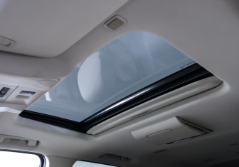 Подержанный автомобиль Cadillac Escalade Suv 2015 года (18 фото)