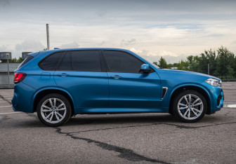 Подержанный автомобиль BMW X5 M 2015 года (4 фото)