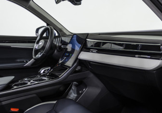 Подержанный автомобиль Geely Atlas 2024 года (14 фото)