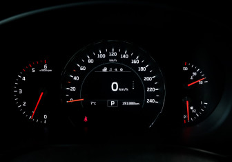 Подержанный автомобиль Kia Sorento 2016 года (12 фото)