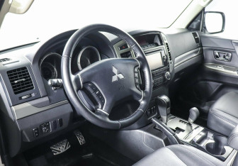 Подержанный автомобиль Mitsubishi Pajero 2018 года (8 фото)