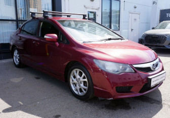 Подержанный автомобиль Honda Civic Sedan 2011 года (3 фото)