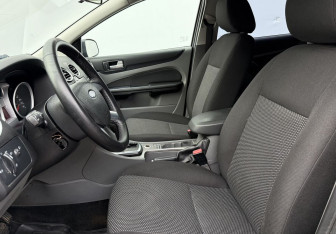 Подержанный автомобиль Ford Focus Hatchback 2011 года (10 фото)