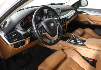 Подержанный автомобиль BMW X6 2015 года (11 фото)