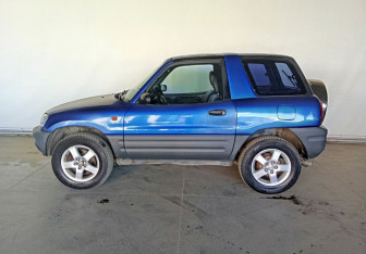 Подержанный автомобиль Toyota RAV4 1995 года (7 фото)