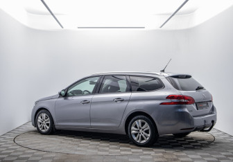 Подержанный автомобиль Peugeot 308 Wagon 2017 года (7 фото)
