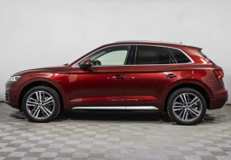 Подержанный автомобиль Audi Q5 2018 года (8 фото)