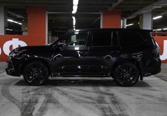 Подержанный автомобиль Lexus LX 2018 года (8 фото)