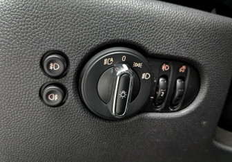 Подержанный автомобиль MINI Hatch 2019 года (26 фото)