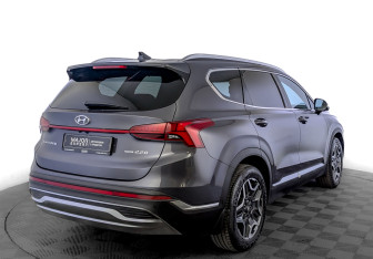 Подержанный автомобиль Hyundai Santa Fe 2022 года (5 фото)