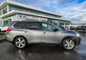 Подержанный автомобиль Nissan Pathfinder 2014 года (4 фото)