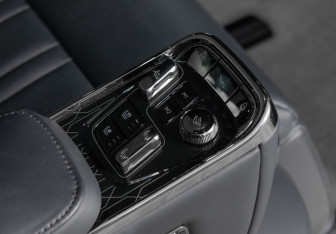 Подержанный автомобиль Zeekr 009 2023 года (22 фото)