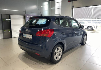 Подержанный автомобиль Kia Venga 2012 года (4 фото)