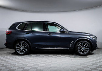Подержанный автомобиль BMW X5 2019 года (4 фото)