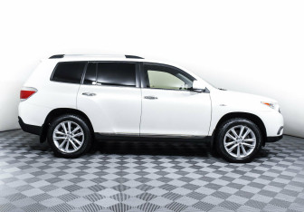 Подержанный автомобиль Toyota Highlander 2013 года (4 фото)