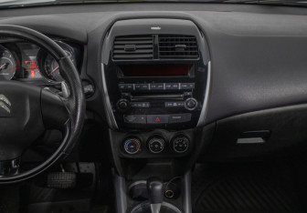 Подержанный автомобиль Citroen C4 Aircross 2012 года (14 фото)