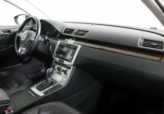 Подержанный автомобиль Volkswagen Passat Sedan 2012 года (5 фото)