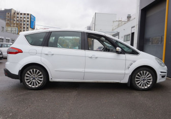 Подержанный автомобиль Ford S-MAX 2012 года (4 фото)
