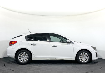 Подержанный автомобиль Chevrolet Cruze Hatchback 2014 года (4 фото)