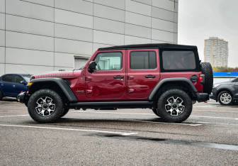 Подержанный автомобиль Jeep Wrangler 2021 года (8 фото)