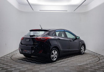 Подержанный автомобиль Hyundai i30 Hatchback 2015 года (5 фото)