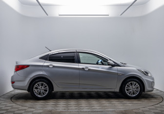 Подержанный автомобиль Hyundai Solaris Sedan 2012 года (4 фото)