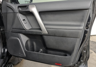 Подержанный автомобиль Toyota Land Cruiser Prado 2021 года (24 фото)