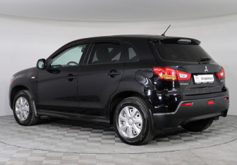 Подержанный автомобиль Mitsubishi ASX 2012 года (7 фото)