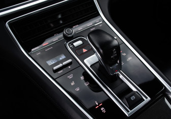 Подержанный автомобиль Porsche Panamera Wagon 2017 года (21 фото)