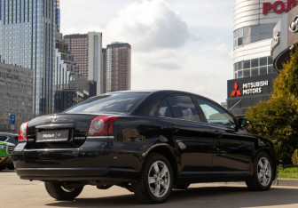 Подержанный автомобиль Toyota Avensis Sedan 2006 года (4 фото)