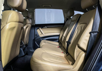 Подержанный автомобиль Audi Q7 2011 года (10 фото)
