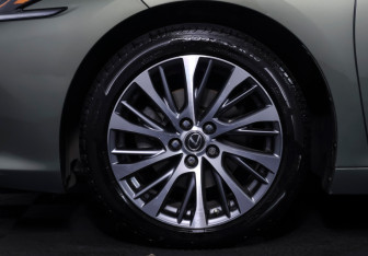 Подержанный автомобиль Lexus ES 2019 года (22 фото)